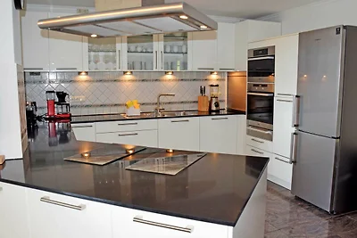 09 grosses Ferienhaus mit Kamin am Hafen in...