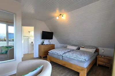 Apartment III mit Miniküche und Balkon