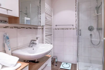 Ferienwohnung mit Bergblick, Balkon und...