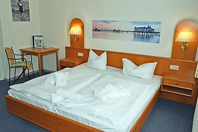 Budgetzimmer mit Dusche/WC auf dem Flur 16