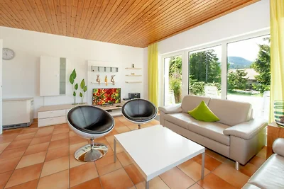 Modernisiertes Ferienhaus mit Sonnenterrasse...