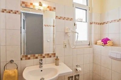 Ferienwohnung im Seitenflügel mit Waldblick