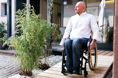 Rollstuhlgerechte Gartensuite mit Terrasse