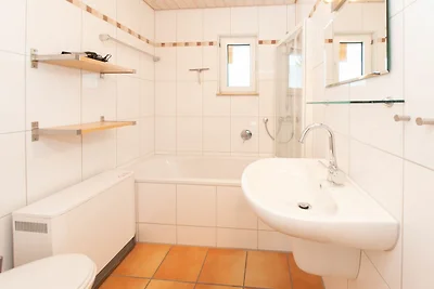 Modernisiertes Ferienhaus mit Sonnenterrasse...