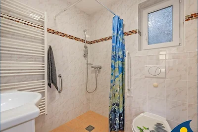 + Ferienwohnung EG