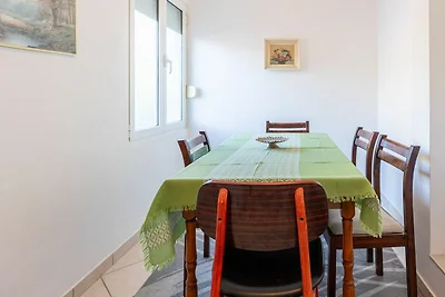 Tinka, Apartment No 7
