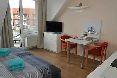FEWO mit Balkon, 1-Raum-Appartement / Seester...