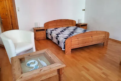 Oberdeck backbord (1. OG links)