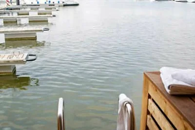 Floating House 1 Struck mit Kamin