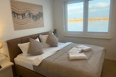 Floating-House Nr. 6 Idun mit Kamin