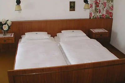 kleines Doppelzimmer mit Balkon Nr. 11