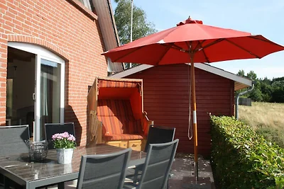 Beeck: FeWo mit Terrasse und Strandkorb