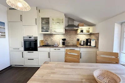 Wohnung 04 mit Kamin, Balkon & Meerblick