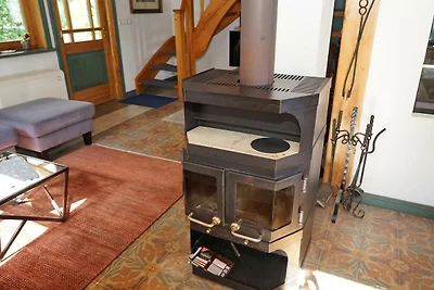 - mit Ladestation am Haus für E-Autos...
