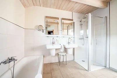 DAG-951 - Freistehendes Haus mit privatem Gar...