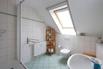 2-Raum-Ferienwohnung, 6 Personen, Balkon, OG...