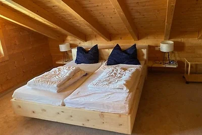 Ferienhaus in Holzbauweise mit grossem Garten...
