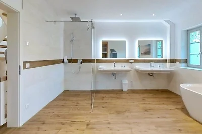 grosses Baaber Ferienhaus mit Sauna (P)