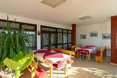 Tinka, Apartment No 7