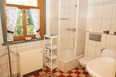 - mit Ladestation am Haus für E-Autos...