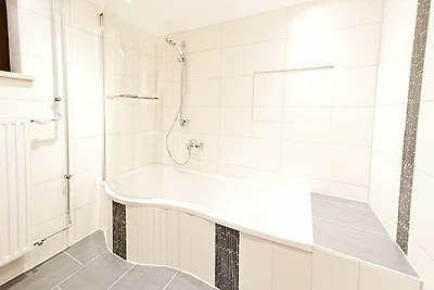 Grosszügiges Ferienhaus mit 4 SZ und 3 Bädern...