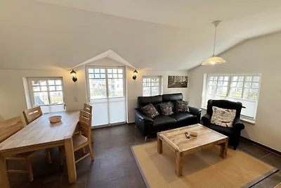 Wohnung 04 mit Kamin, Balkon & Meerblick