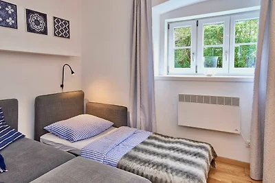 Landhaus Dodo - Garten Apartment mit einem SZ...
