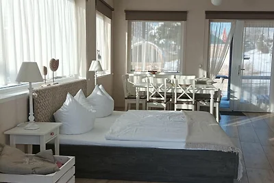 1. Schwimmendes Ferienhaus Möwe 1