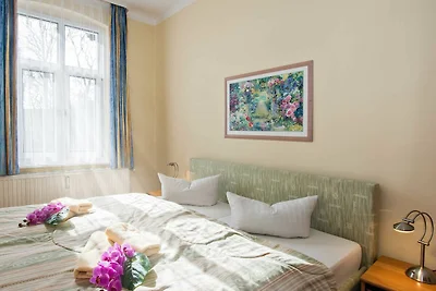 Ferienwohnung im Seitenflügel mit Waldblick