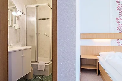 Einzelzimmer, WC und Dusche 3