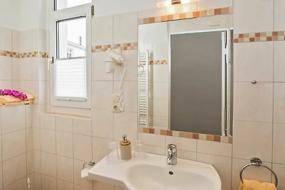 Ferienwohnung im Seitenflügel mit Waldblick