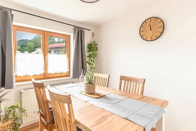 Ferienwohnung mit Bergblick, Parkplatz und...