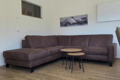 Modernes Ferienhaus mit Blick auf die Alpspit...