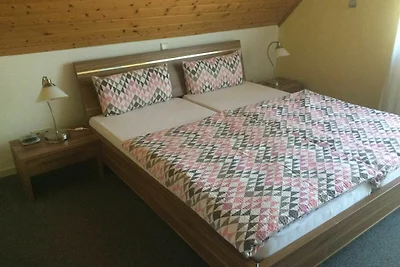 Vierbettzimmer mit WC und Dusche/Bad