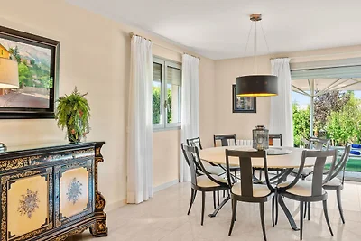 44377 BELLVIURE LUXURY VILLA
