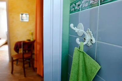 3-Raum-Ferienwohnung Auszeit, Badewanne/WC, 8...
