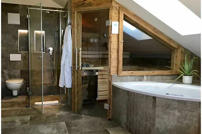 Luxus- Ferienwohnung mit privatem Wellness-...