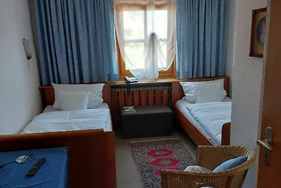 Standardzimmer Zwei-Betten Nr. 25