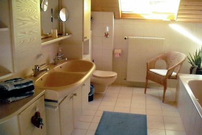 Vierbettzimmer mit Dusche und WC