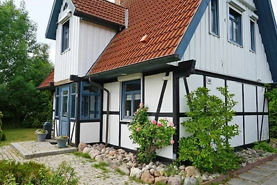 - mit Ladestation am Haus für E-Autos...