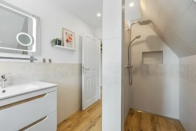 Reet-Haus XL mit 4 Schlafzimmern, Kamin und...
