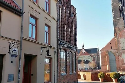 Am Wismarer Markt mit Balkon