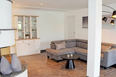 09 grosses Ferienhaus mit Kamin am Hafen in...