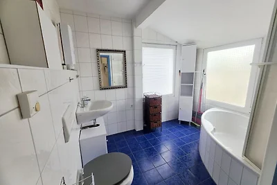 Ferienhaus Karline - nicht weit von der Ostse...