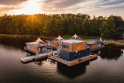 7. Schwimmendes Ferienhaus Neptun