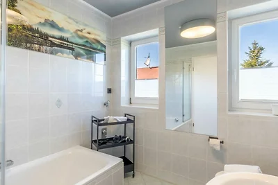 Ferienwohnung mit Bergblick, Parkplatz und...