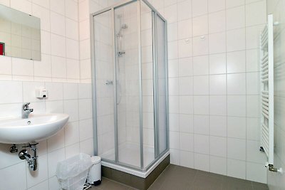 Mehrbettzimmer mit eigenem Badezimmer (bis 8 ...