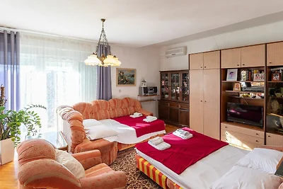 Tinka, Apartment No 12