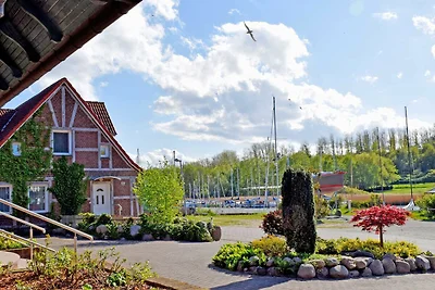 08 Ferienwohnung mit Terrasse am Hafen in...