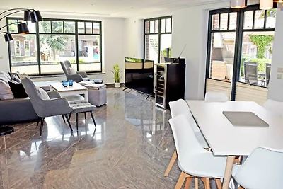 09 grosses Ferienhaus mit Kamin am Hafen in...